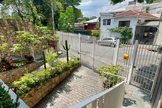 Garagem de casa para alugar com 3 quartos, 256m² em Vila Madalena, São Paulo