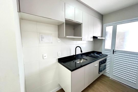 Cozinha  de apartamento à venda com 2 quartos, 55m² em Vila das Bandeiras, Guarulhos