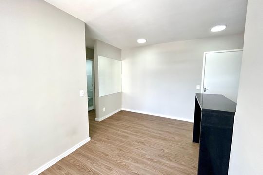 Sala de apartamento à venda com 2 quartos, 55m² em Vila das Bandeiras, Guarulhos