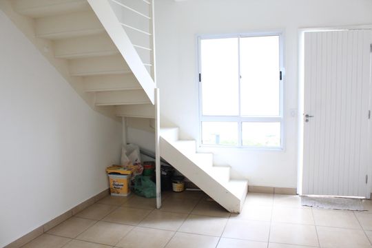 Sala de casa de condomínio para alugar com 2 quartos, 85m² em Água Espraiada (caucaia do Alto), Cotia