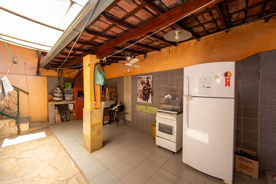 AREA EXTERNA de casa à venda com 4 quartos, 235m² em Átila de Paiva (barreiro), Belo Horizonte