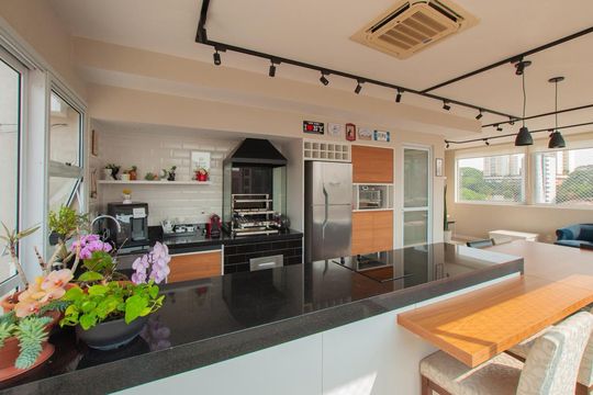 Cozinha de apartamento à venda com 3 quartos, 185m² em Vila Ipojuca, São Paulo