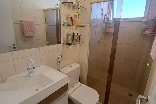 Banheiro de apartamento à venda com 2 quartos, 57m² em Bussocaba, Osasco