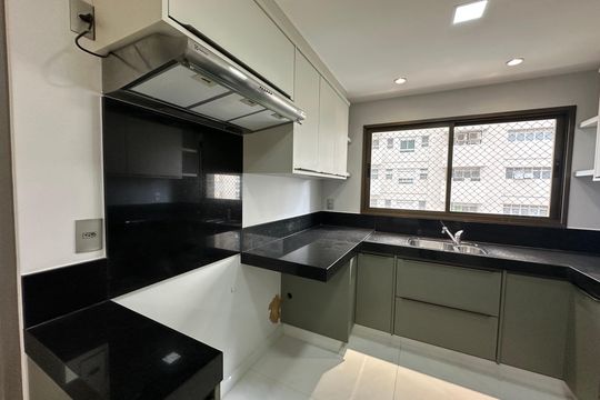 Cozinha de apartamento à venda com 3 quartos, 290m² em Alphaville, Barueri