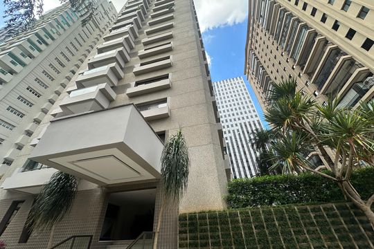 Fachada de apartamento à venda com 3 quartos, 290m² em Alphaville, Barueri