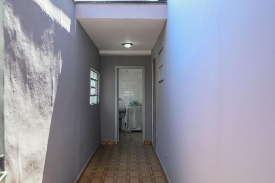 Corredor Externo de casa à venda com 2 quartos, 130m² em Vila Água Funda, São Paulo