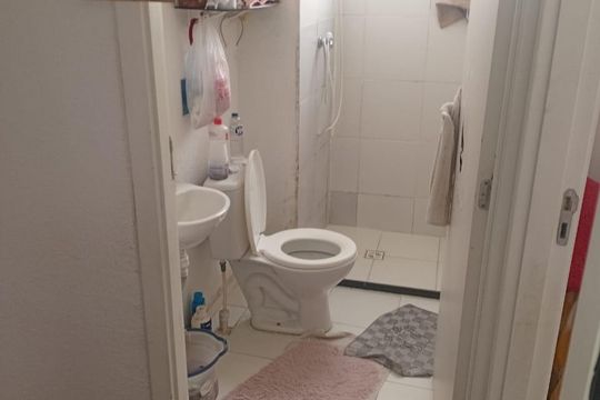 Banheiro de apartamento à venda com 2 quartos, 47m² em Restinga, Porto Alegre