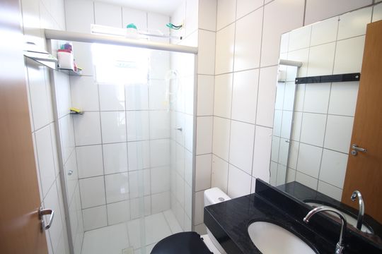 Banheiro de apartamento à venda com 2 quartos, 47m² em Califórnia, Contagem
