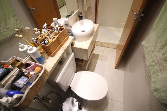Banheiro de apartamento à venda com 2 quartos, 87m² em Tirol, Contagem