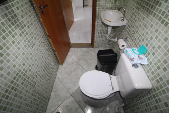 Banheiro de casa à venda com 2 quartos, 80m² em Vila Vitorio Mazzei, São Paulo