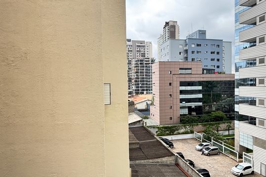 Vista de apartamento à venda com 2 quartos, 70m² em Vila Olímpia, São Paulo