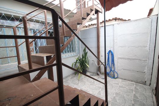 Quintal de casa à venda com 3 quartos, 390m² em Industrial, Contagem