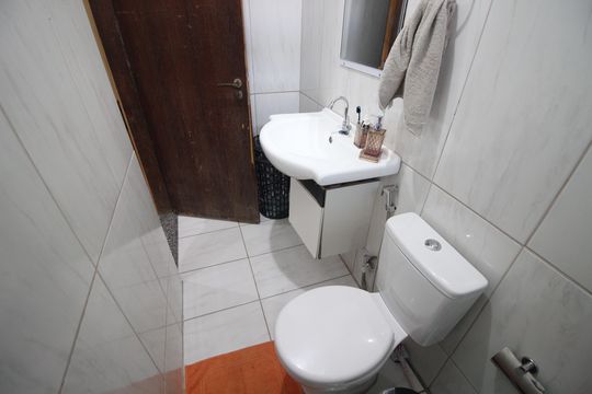 Banheiro de casa à venda com 3 quartos, 390m² em Industrial, Contagem