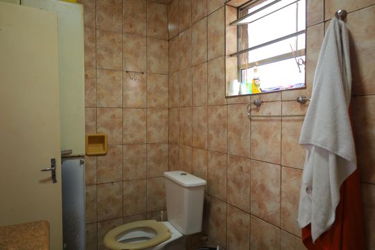 Banheiro de casa à venda com 3 quartos, 250m² em Vila Verde, São Paulo