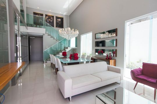 Casa para alugar com 4 quartos, 300m² em Jardim Karaíba, Uberlândia