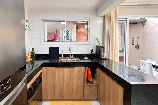 Cozinha de casa de condomínio à venda com 2 quartos, 90m² em Vila Jerusalem, São Bernardo do Campo