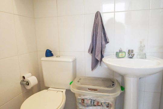 Banheiro de serviço de casa à venda com 3 quartos, 125m² em Vila Sonia, São Paulo
