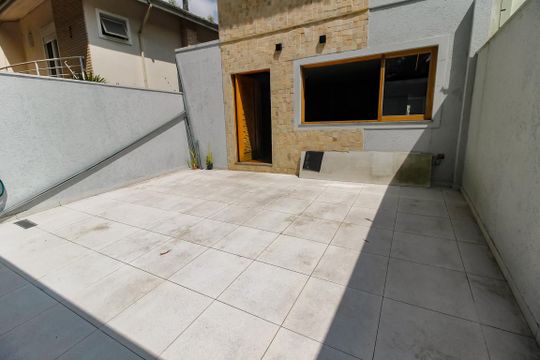 Garagem de casa à venda com 4 quartos, 200m² em Jardim Lar Sao Paulo, São Paulo