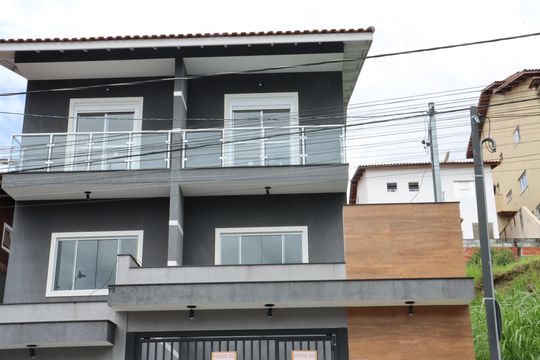 Casa de Condomínio para alugar com 3 quartos, 170m² em Jardim Rio das Pedras, Cotia