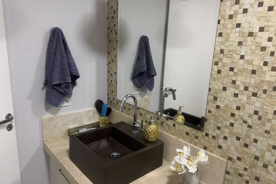 Banheiro de apartamento à venda com 2 quartos, 79m² em Jardim Ermida I, Jundiaí