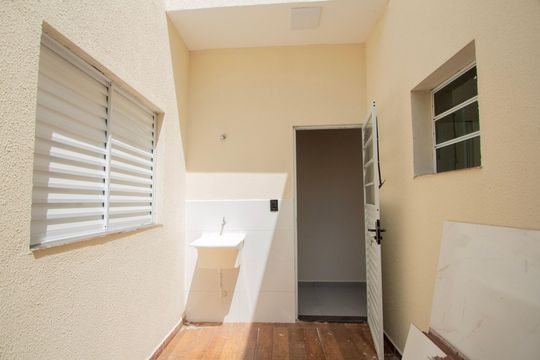 Área de Serviço de casa para alugar com 2 quartos, 53m² em Jardim Nilton Torres, Sorocaba