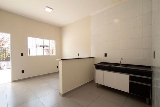 Cozinha  de casa para alugar com 2 quartos, 53m² em Jardim Nilton Torres, Sorocaba