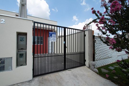 Fachada  de casa para alugar com 2 quartos, 53m² em Jardim Nilton Torres, Sorocaba