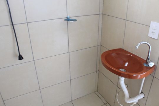 Banheiro de kitnet/studio para alugar com 1 quarto, 30m² em Parque Mirante da Mata, Cotia