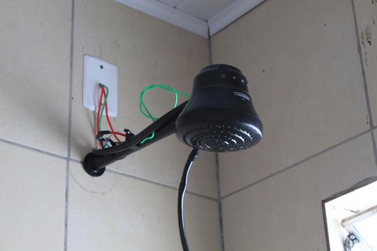 Banheiro de kitnet/studio para alugar com 1 quarto, 30m² em Parque Mirante da Mata, Cotia