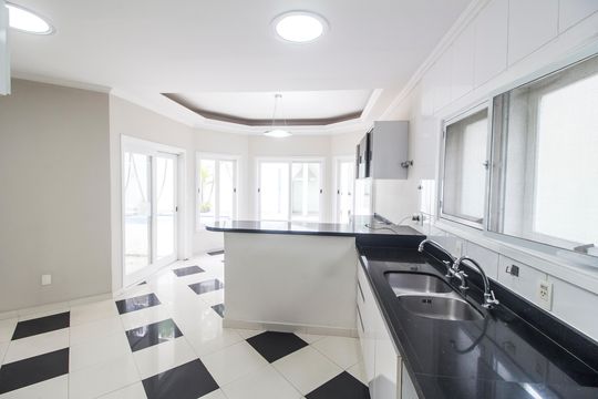 Cozinha de casa de condomínio para alugar com 4 quartos, 436m² em Alphaville, Santana de Parnaíba
