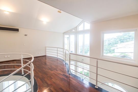 Sala  de casa de condomínio para alugar com 4 quartos, 436m² em Alphaville, Santana de Parnaíba