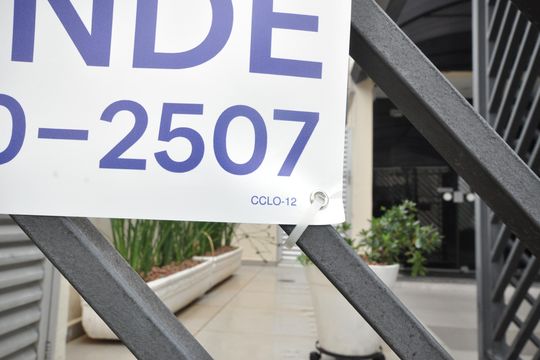 Placa de apartamento para alugar com 2 quartos, 74m² em Vila Bancaria Munhoz, São Paulo