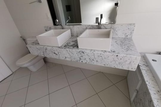 Casa para alugar com 5 quartos, 300m² em Pituaçu, Salvador