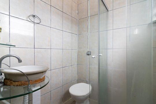 Banheiro da Suíte de casa para alugar com 2 quartos, 60m² em Jardim Fernandes, São Paulo