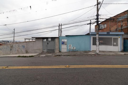Fachada de casa para alugar com 2 quartos, 60m² em Jardim Fernandes, São Paulo
