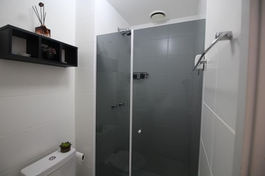 Banheiro Social de apartamento à venda com 2 quartos, 52m² em Jacarepaguá, Rio de Janeiro