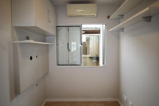 Quarto 1 de casa de condomínio à venda com 3 quartos, 80m² em Humaitá, Porto Alegre