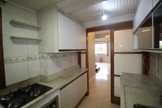 Cozinha de casa de condomínio à venda com 3 quartos, 80m² em Humaitá, Porto Alegre