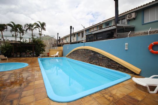 Área comum - Piscina de casa de condomínio à venda com 3 quartos, 80m² em Humaitá, Porto Alegre