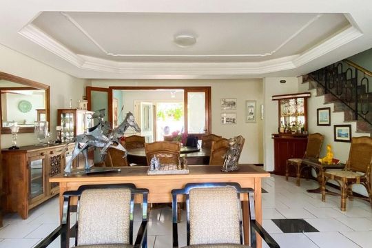 Sala  de casa à venda com 3 quartos, 243m² em Marechal Rondon, Canoas