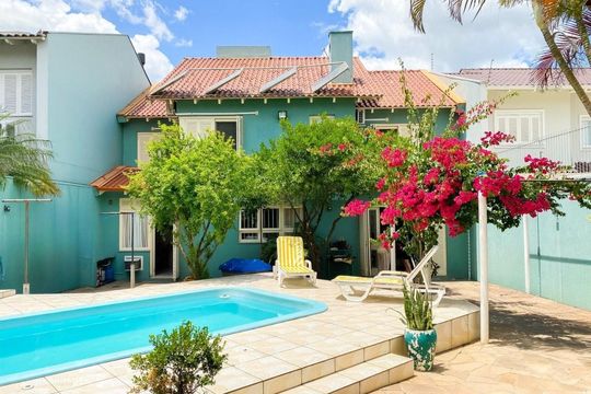 Área Externa  de casa à venda com 3 quartos, 243m² em Marechal Rondon, Canoas