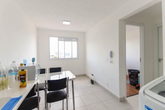 Sala - Cozinha de apartamento para alugar com 2 quartos, 31m² em Vila Carmosina, São Paulo