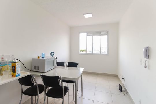 Sala - Cozinha de apartamento para alugar com 2 quartos, 31m² em Vila Carmosina, São Paulo