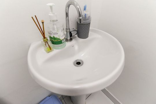 Banheiro de apartamento à venda com 2 quartos, 31m² em Vila Carmosina, São Paulo