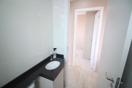 Banheiro de apartamento à venda com 2 quartos, 55m² em Riacho das Pedras, Contagem