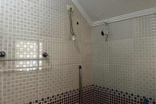 Garagem / Banheiro de casa à venda com 3 quartos, 160m² em Vila Roque, São Paulo