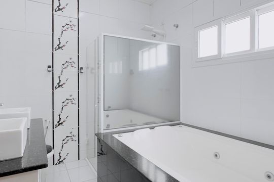 Casa de Condomínio para alugar com 6 quartos, 450m² em Parque Residencial Santa Paula, Jacareí