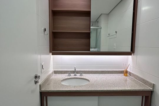 Banheiro de kitnet/studio à venda com 1 quarto, 30m² em Jardim das Acacias, São Paulo