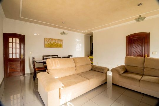 Casa à venda com 4 quartos, 340m² em Parque Centenário, Jundiaí