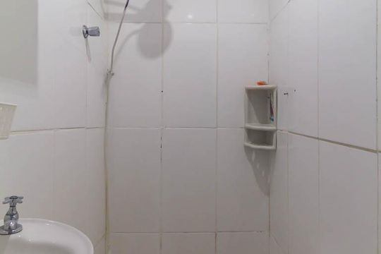 Banheiro de casa para alugar com 1 quarto, 26m² em Jardim Guairaca, São Paulo